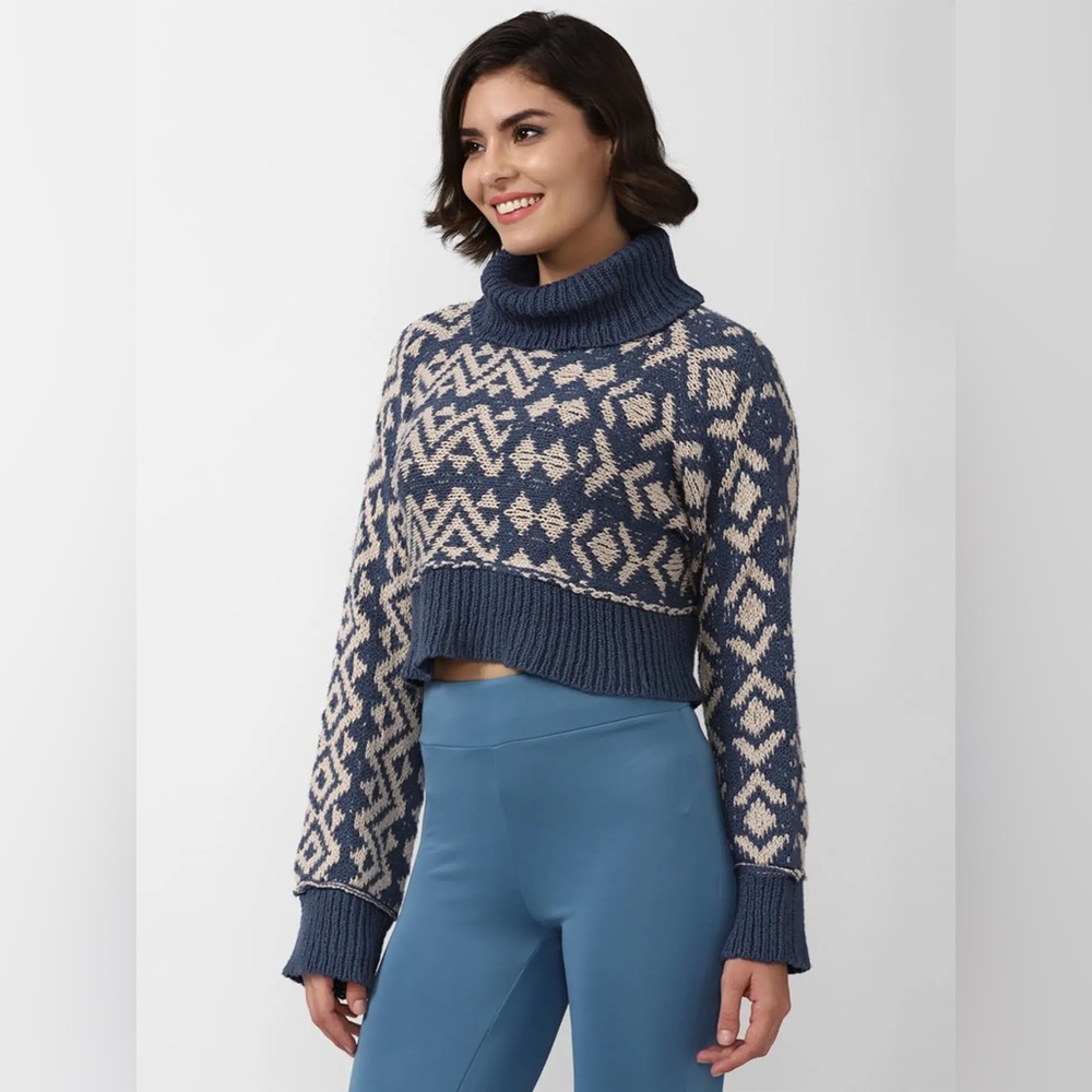 Cropped Geometric Patterned Turtleneck Sweater - image 1